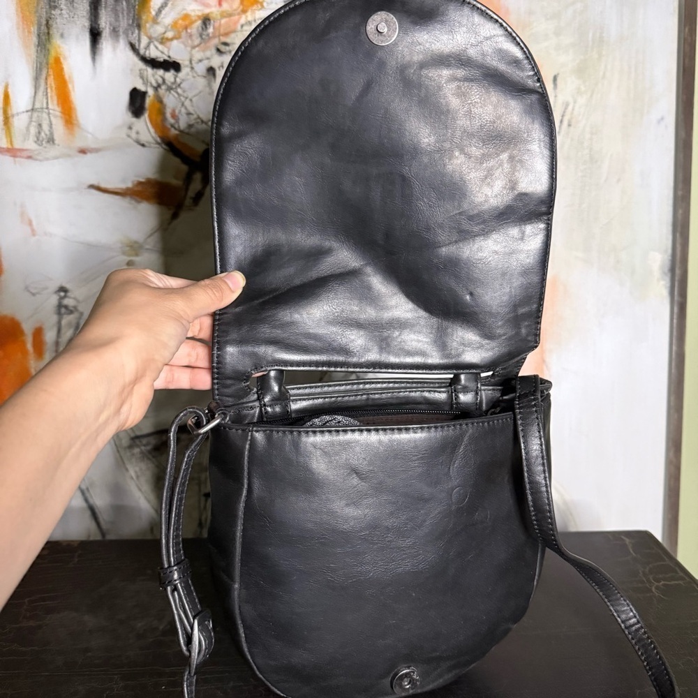 Matt & Nat Black Crossbody Bag Saddlebag Black Vegan Leather Purse - Picture 3 of 9